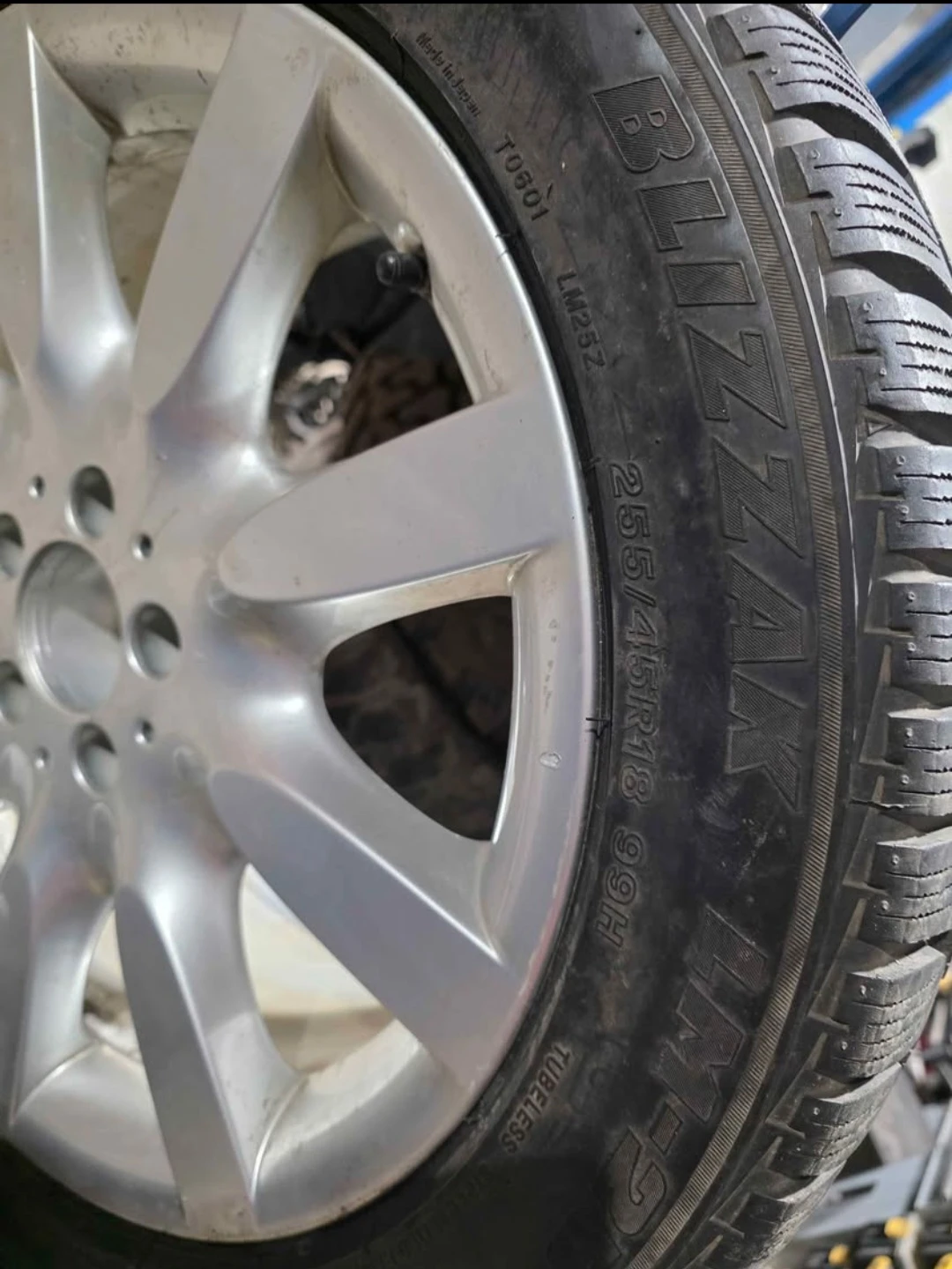 Bridgestone Blizzak 255/45R18 Winter Tires with Rims - photo 4