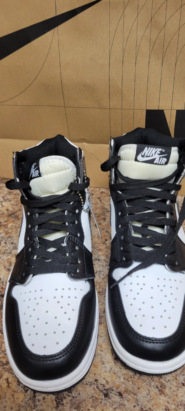 Nike Air Jordan 1 High Shoes sz 8 -8,5  wom. 6- 6.5 youth