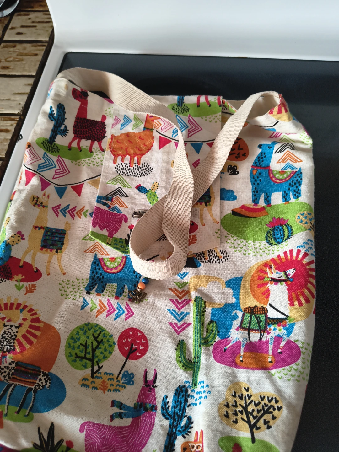 Tierra de Humos Llama Print Tote Bag - photo 3