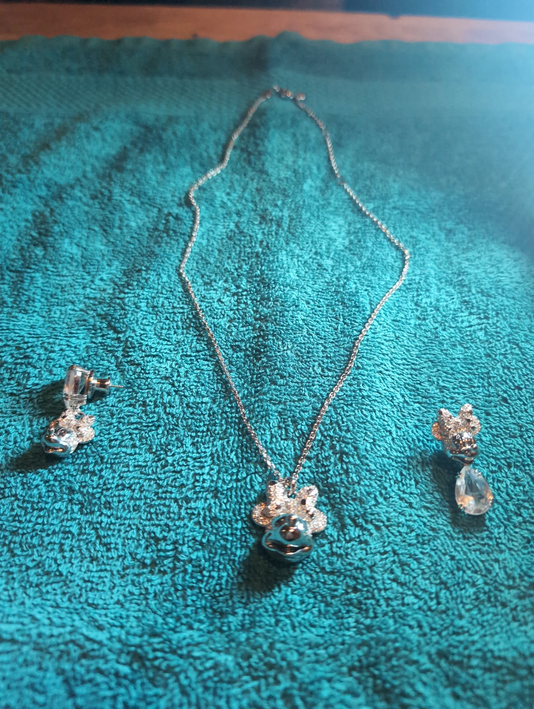 Disney Minnie Mouse Pendant Necklace and Earring Set
