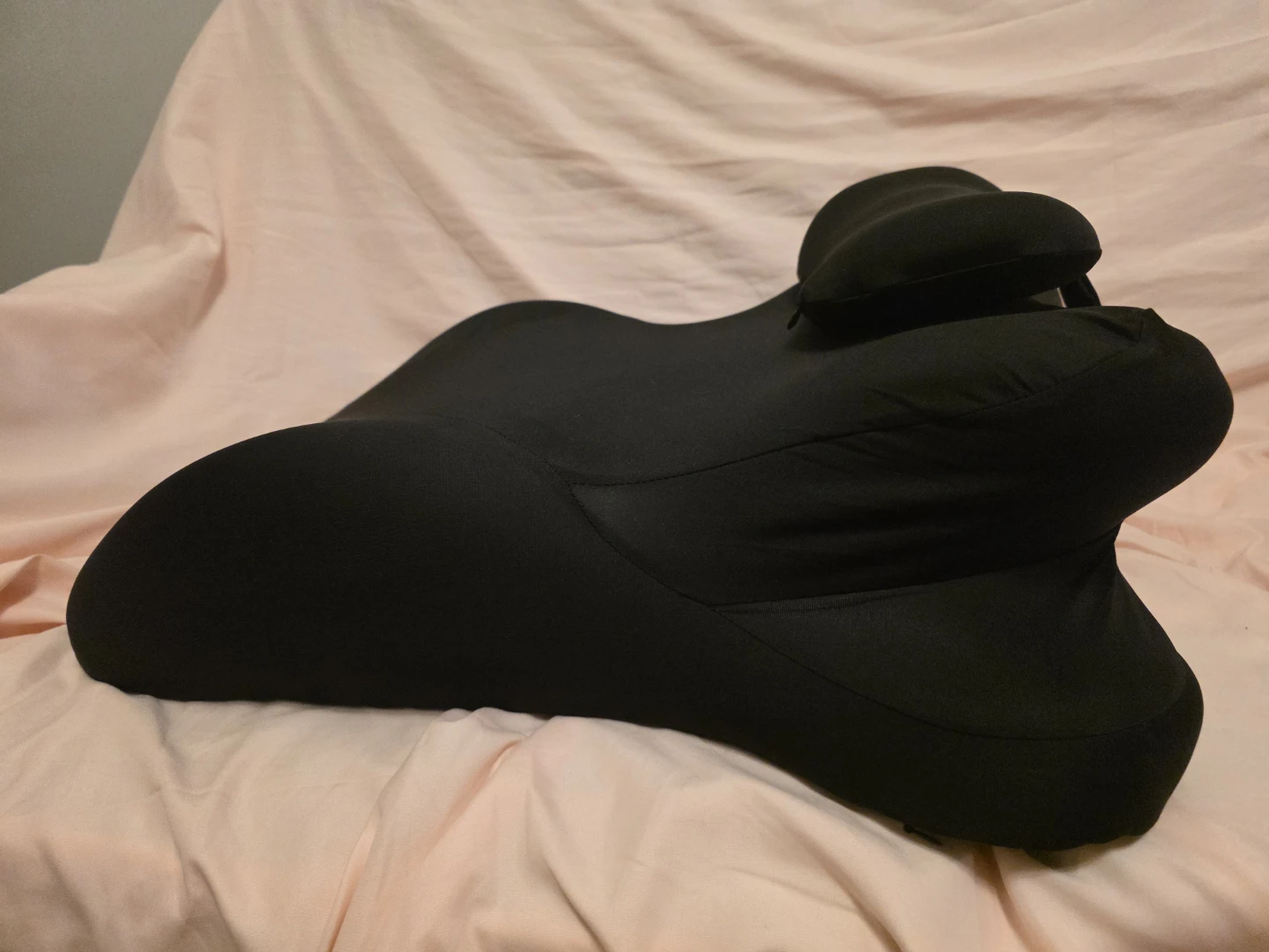 Black Ergonomic Ergonomic Pillow