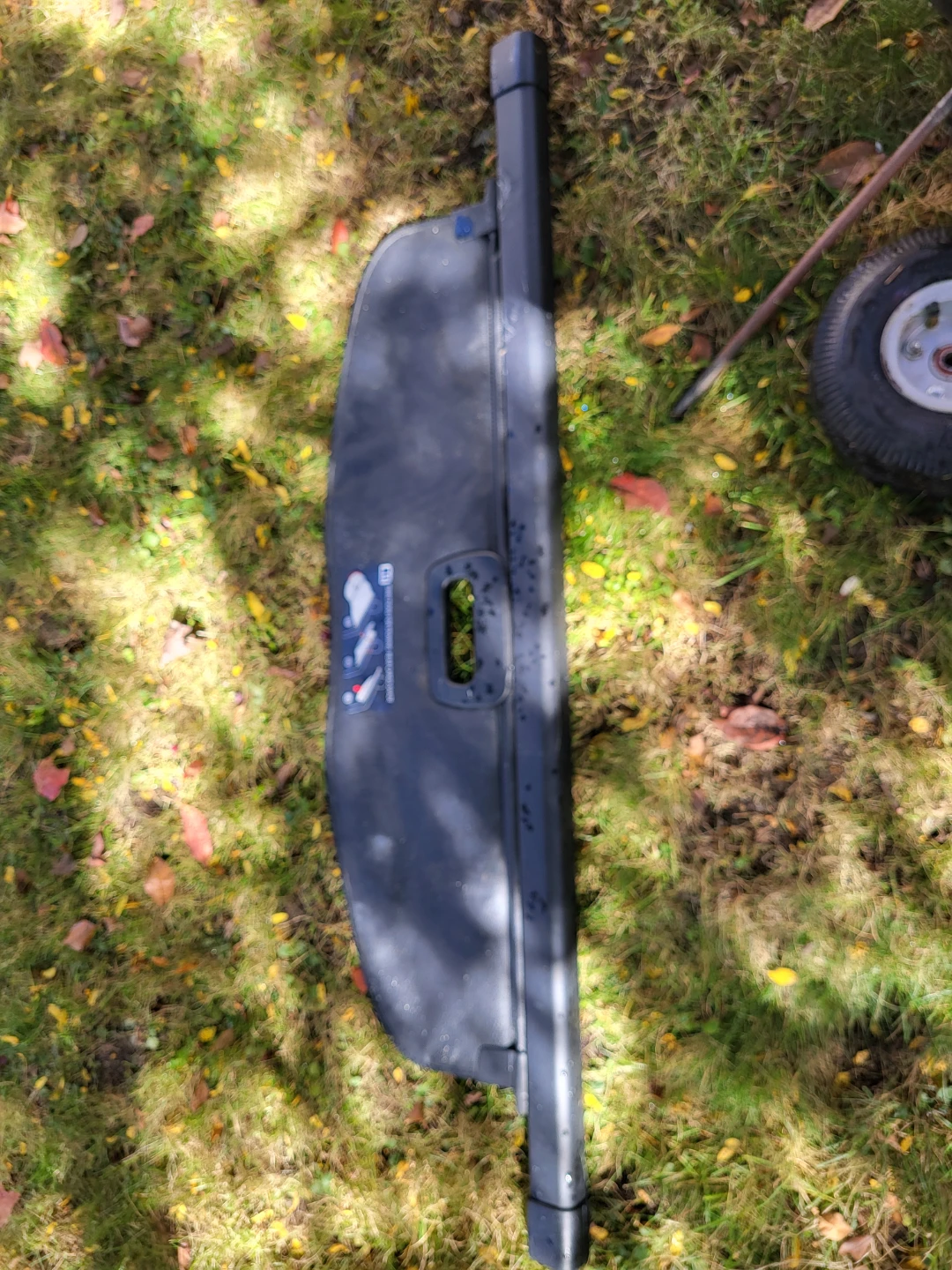 Retractable Vehicle Cargo Cover from Ford Edge