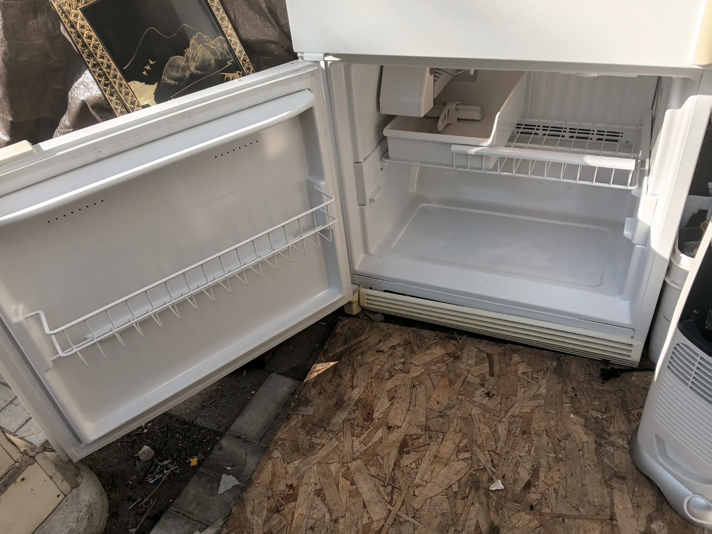 Amana Bottom Freezer Refrigerator - photo 2