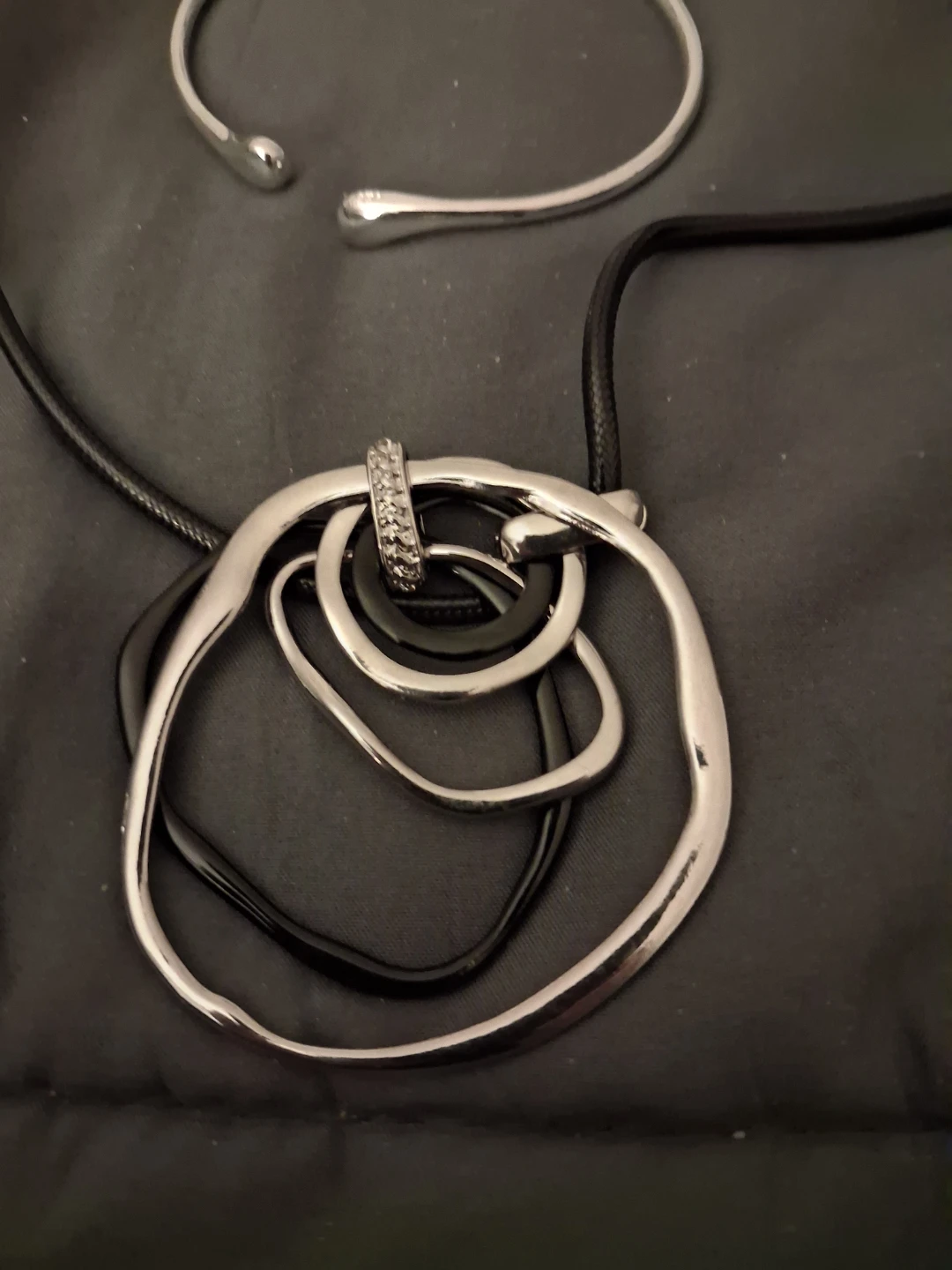 Jewellery set including necklaces and bracelets