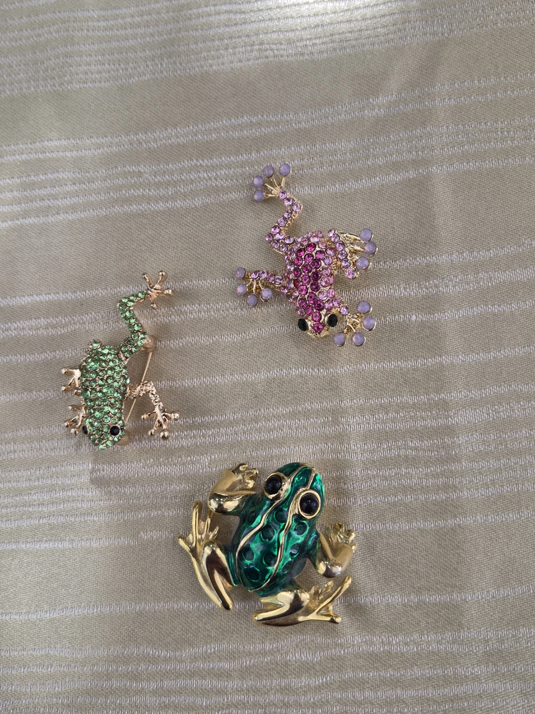 Beautiful 1 1/2"  - 2" Frog Fashion Broochs - photo 4