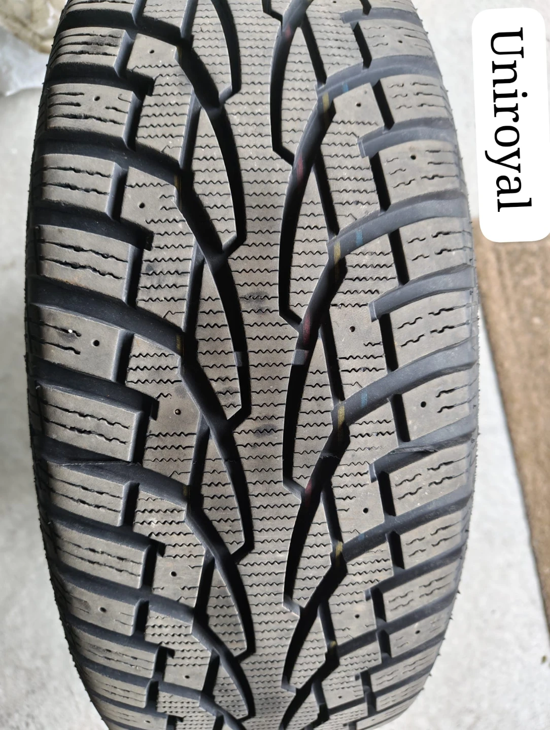 Uniroyal Tiger Paw Ice & Snow 3 Tire 215/60R16 - photo 2