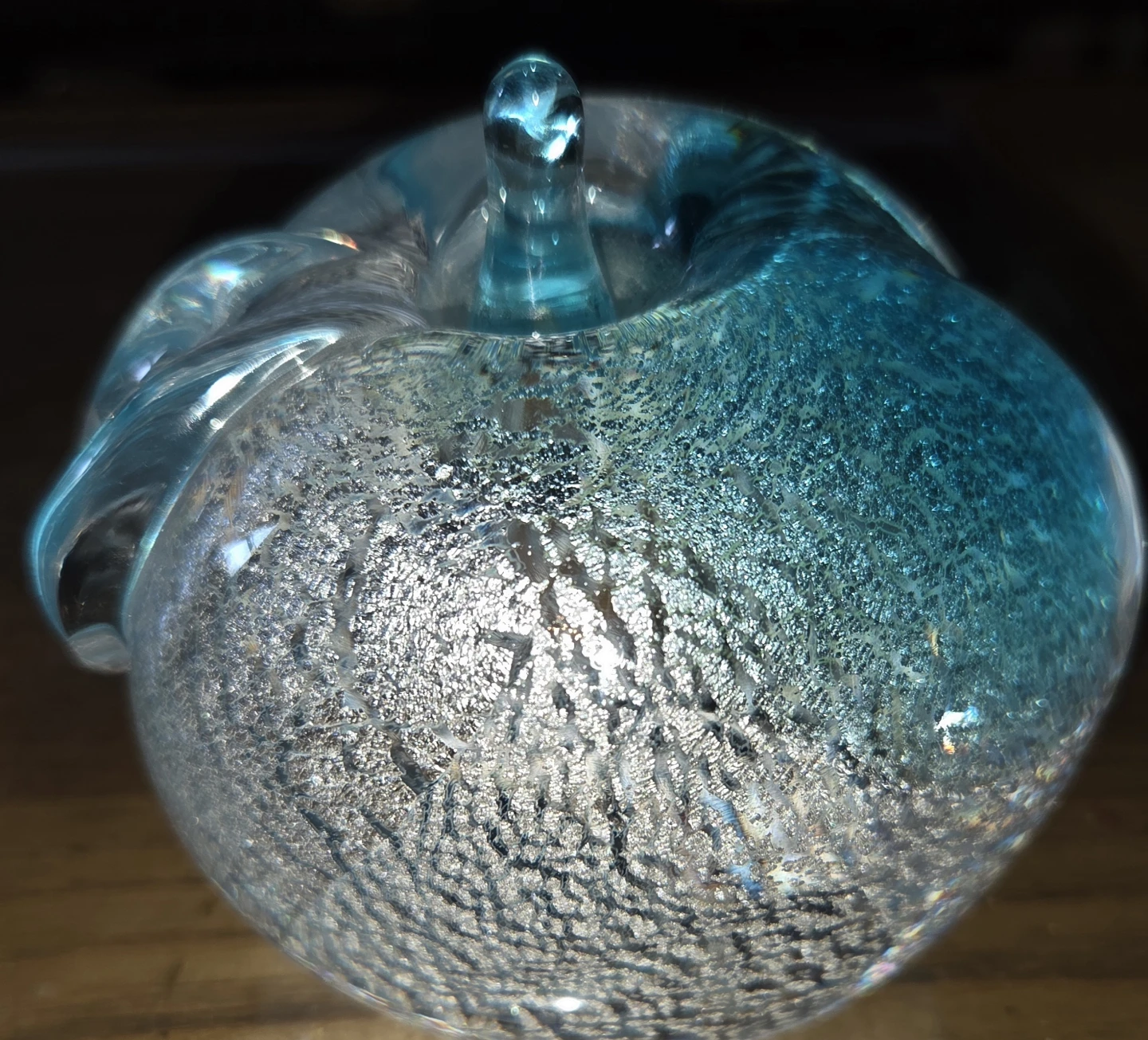 Murano style Blue and Silver Glass Apple Paperweight - photo 4