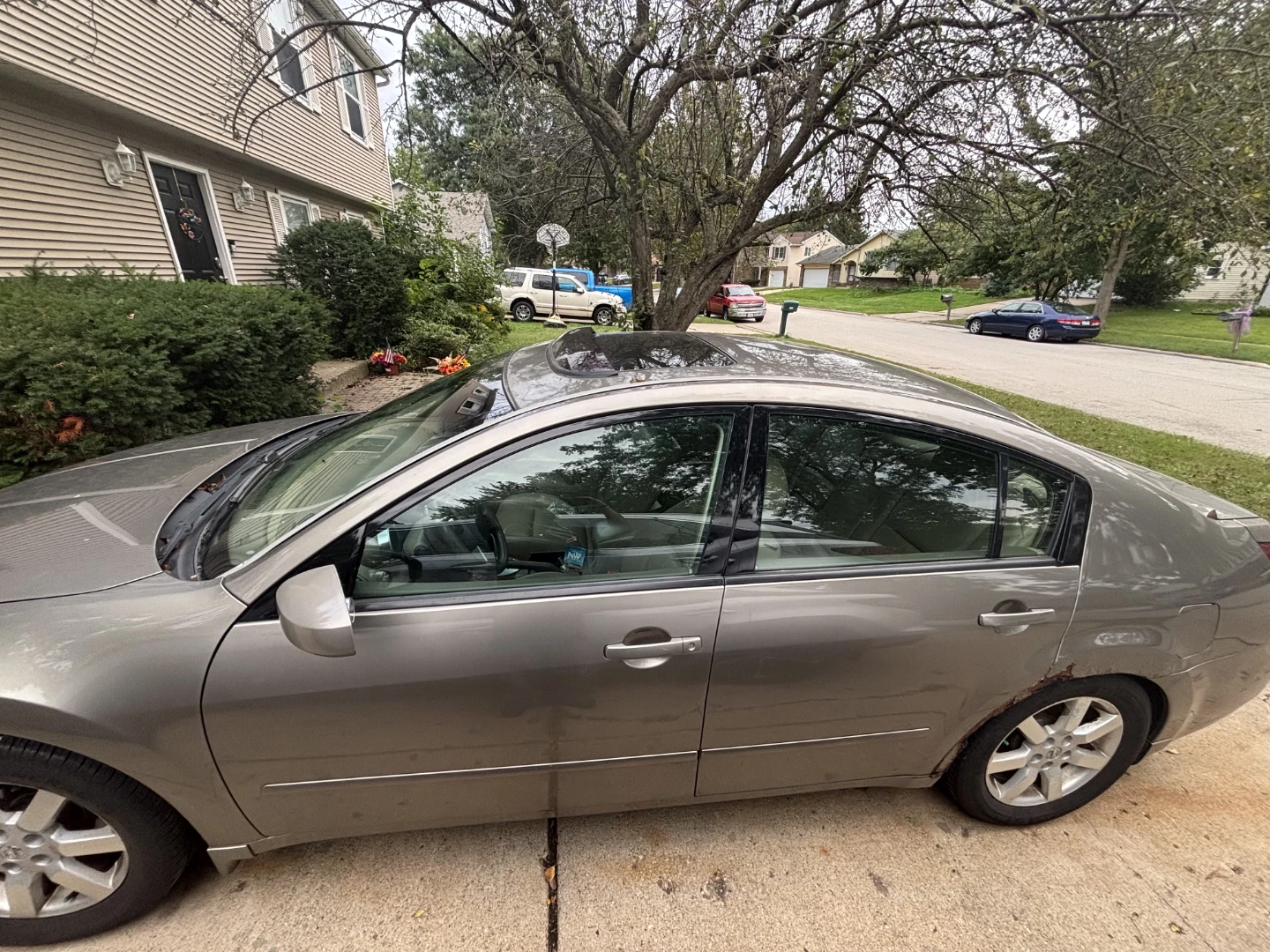 Nissan Sedan - photo 3