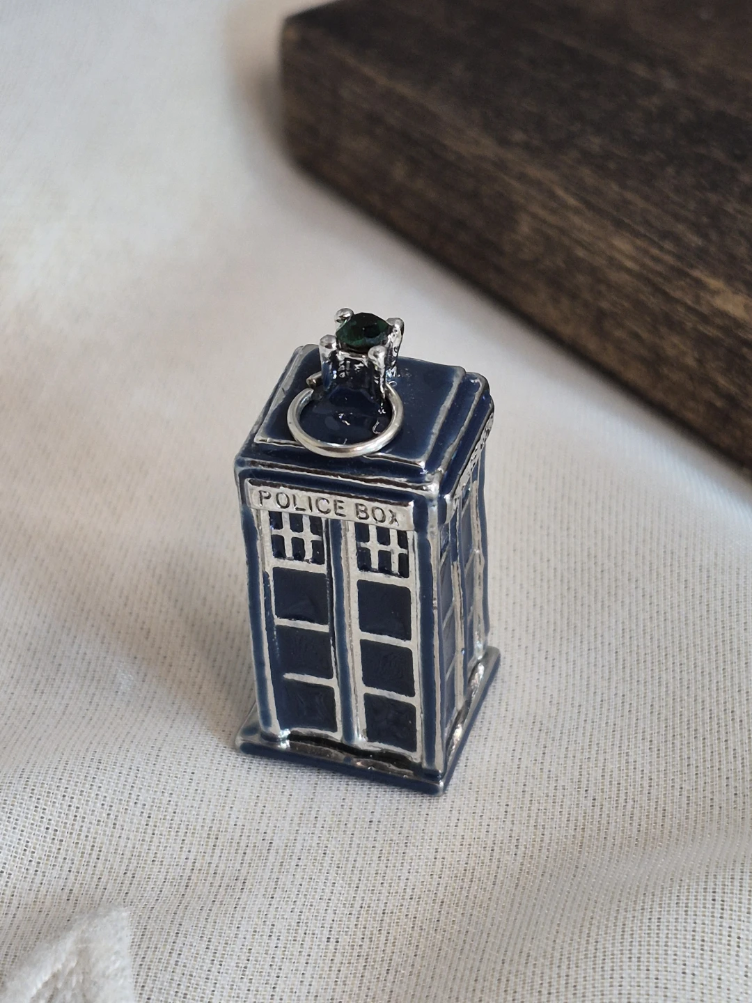 Doctor Who 3D Tardis Police Box Pendant with Green Crystal Gem - photo 3