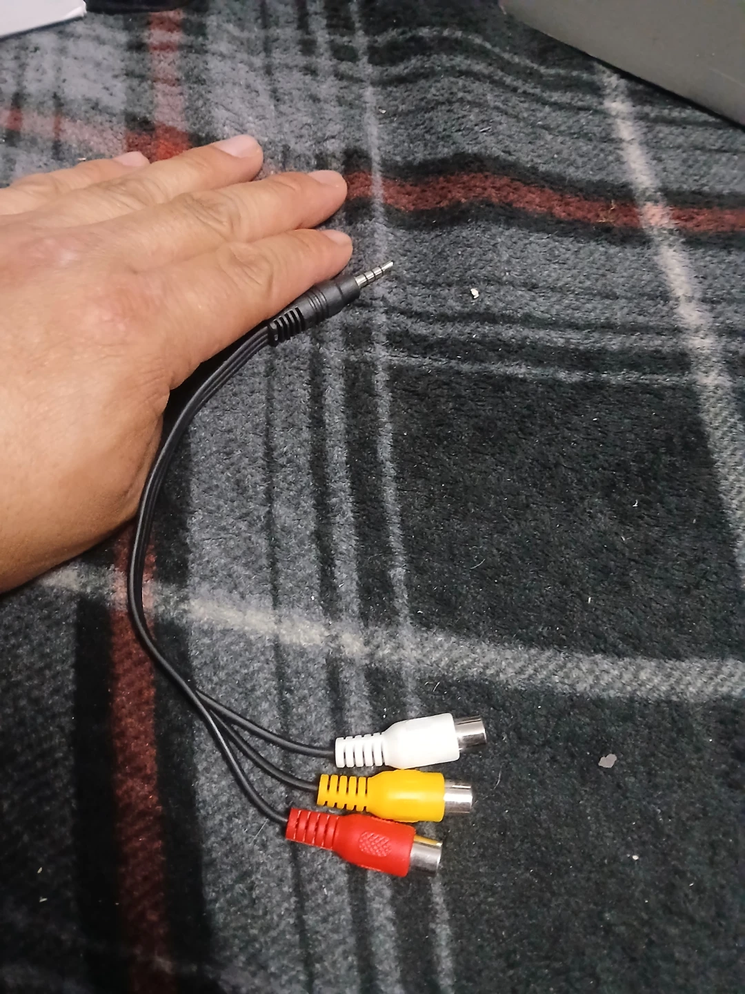 3.5mm to 3 RCA AV Composite Cable