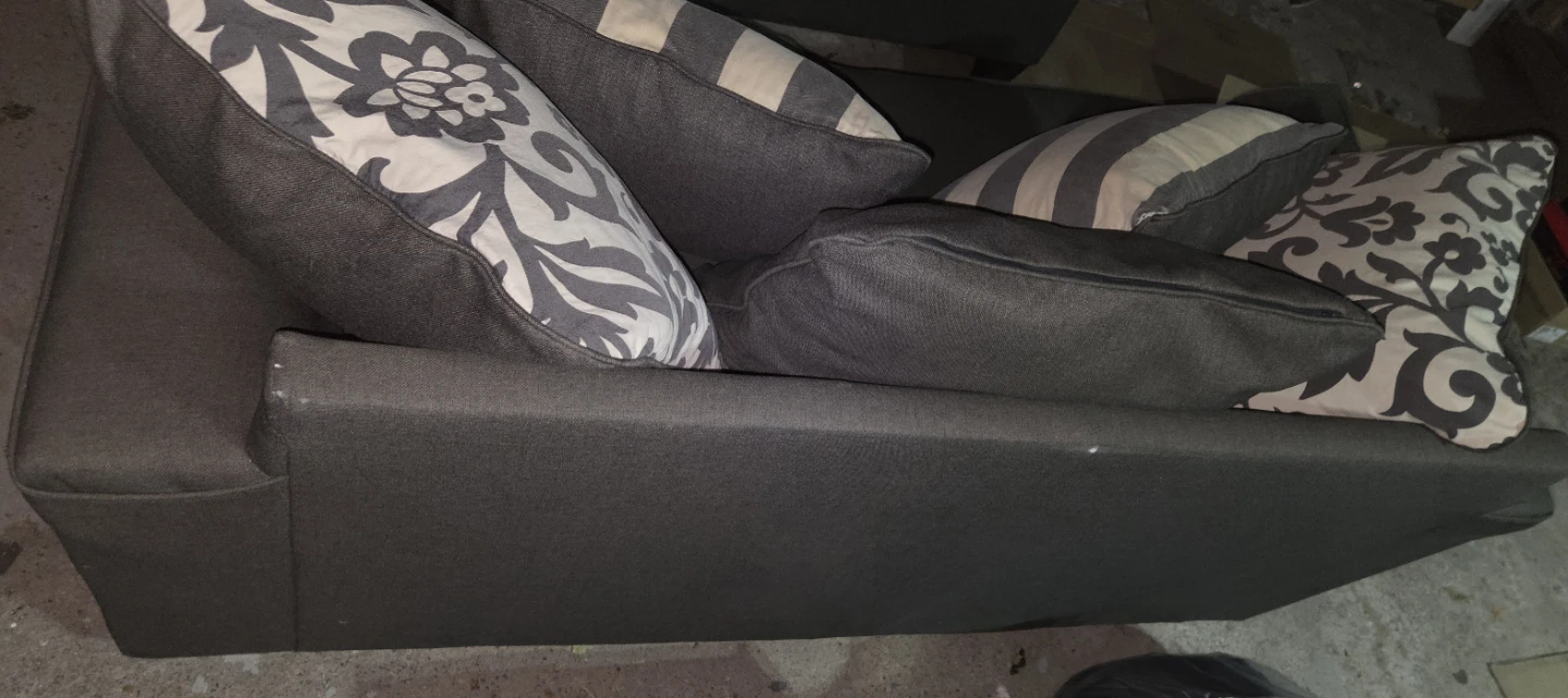 Levon Charcoal Loveseat - photo 3