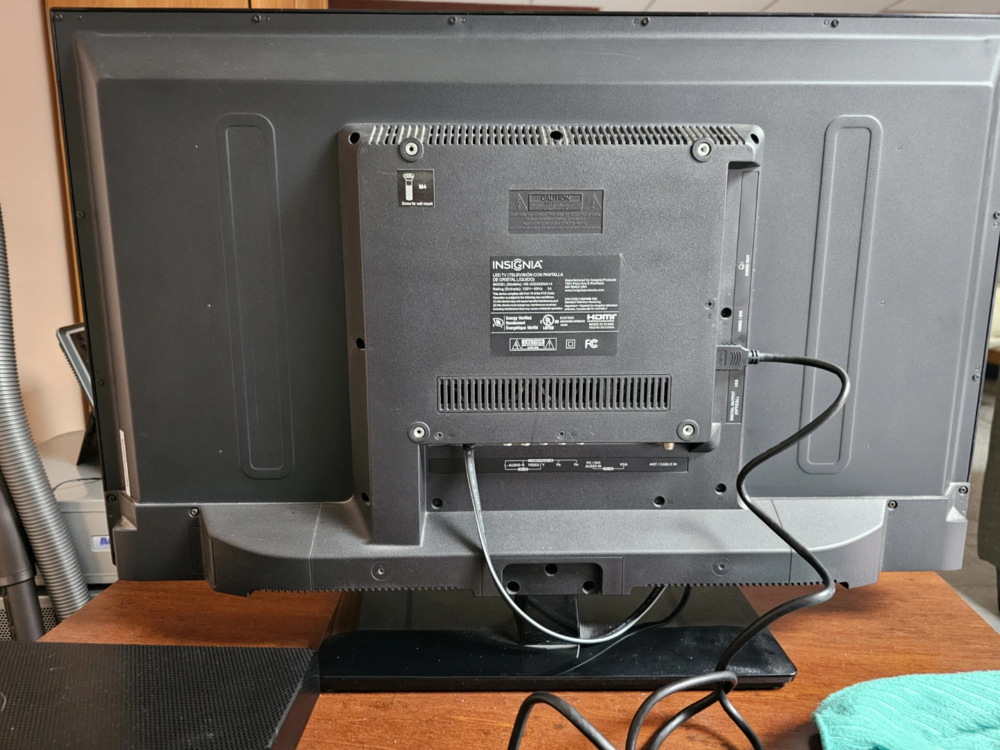 Insignia 32-inch LED TV/ Computer Moniter - photo 4
