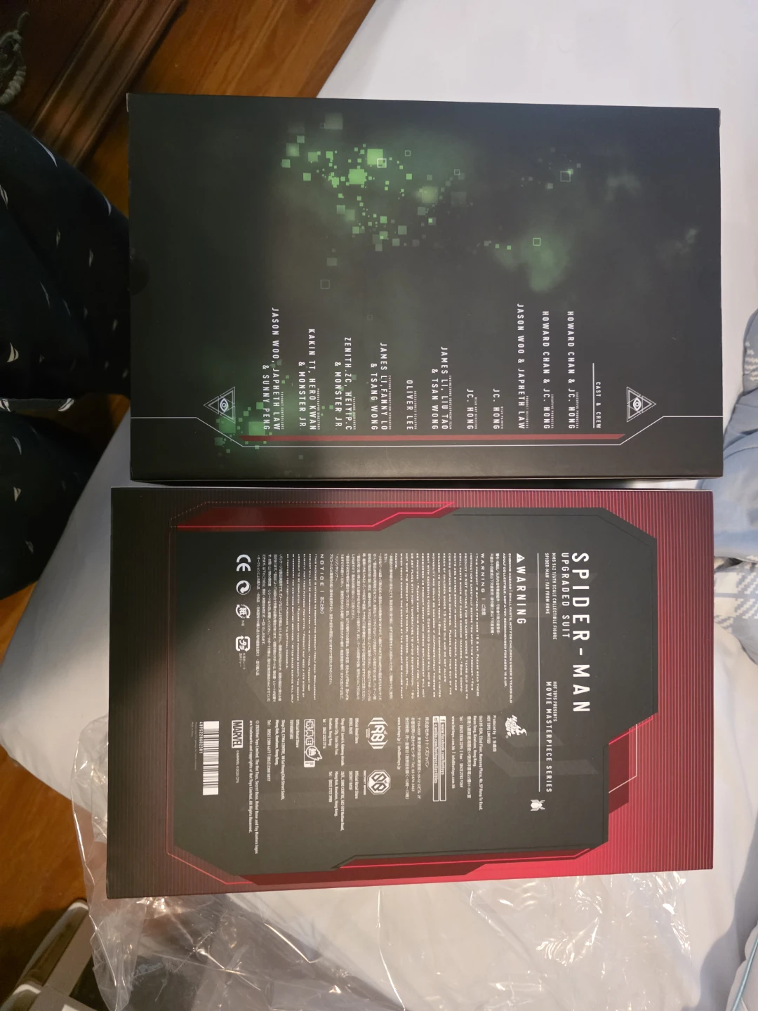 Hot Toys Spider-Man Upgraded Suit 1/6 Scale Figure - photo 4