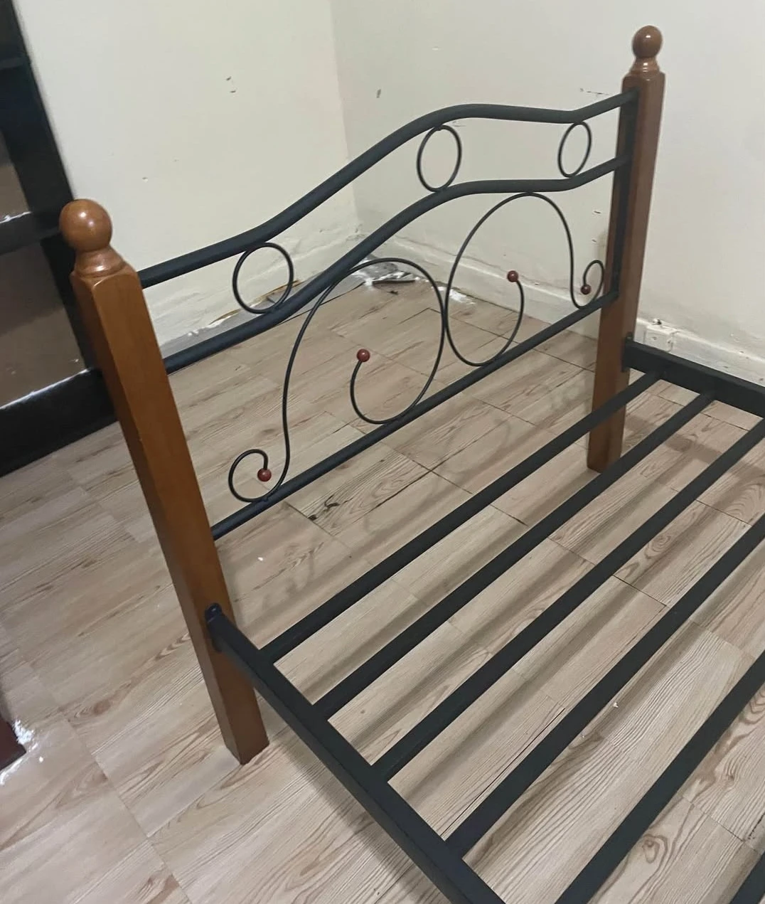 Twin Size Metal and Wood Bed Frame - photo 3