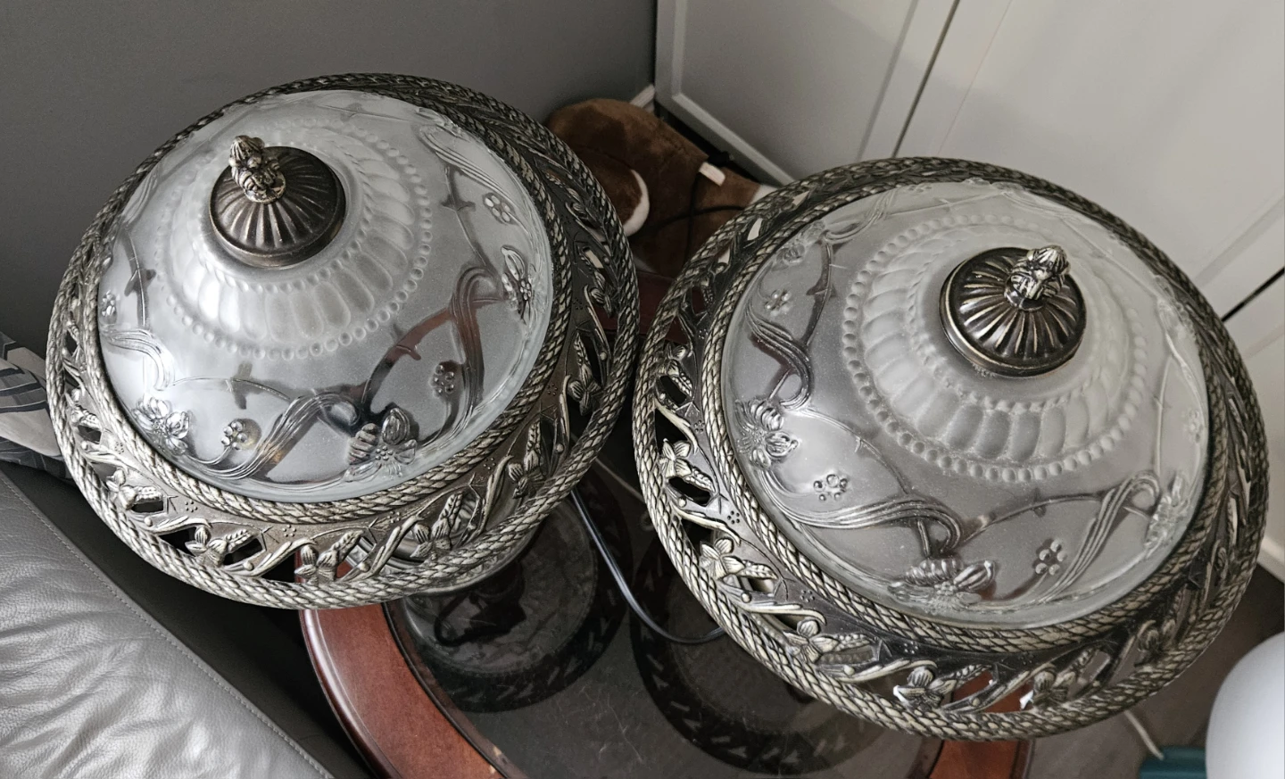 Ornate metal/glass lamps. - photo 2