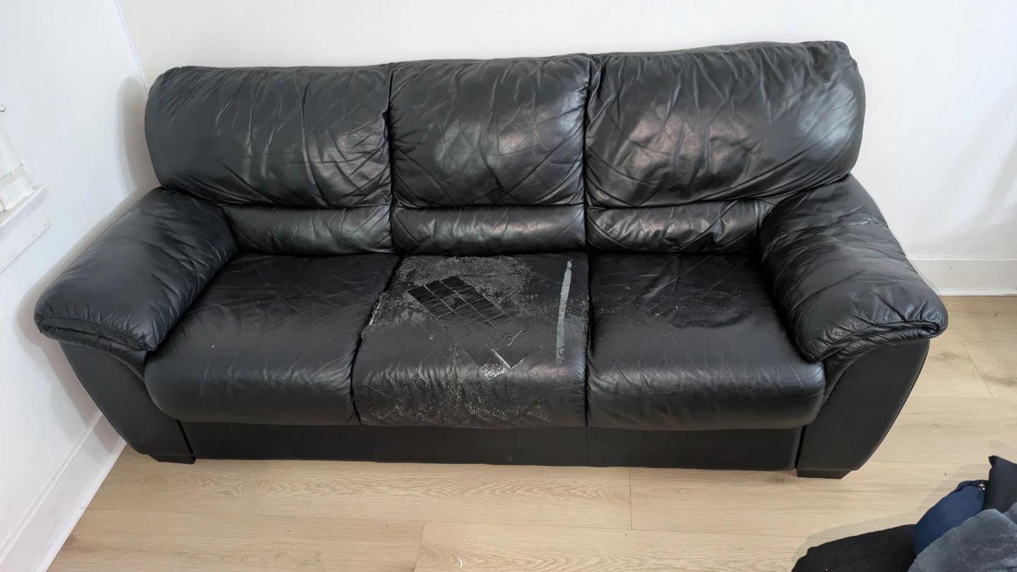 Black Three-Seater Sofa - photo 5