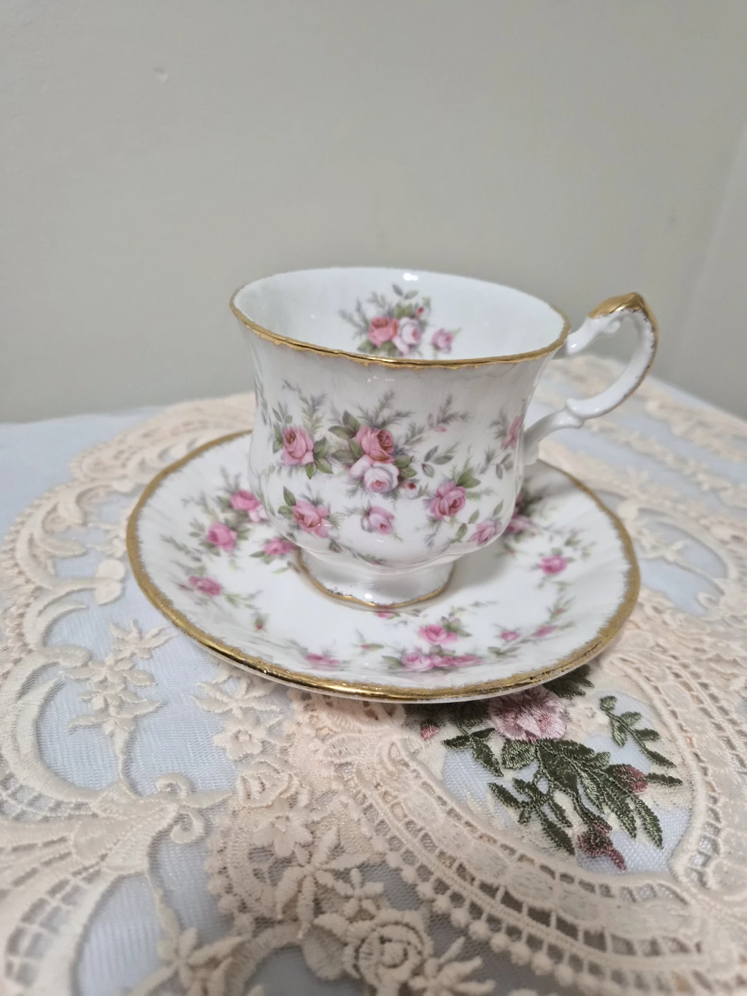 Paragon Victoriana Rose Teacup and Saucer - photo 2