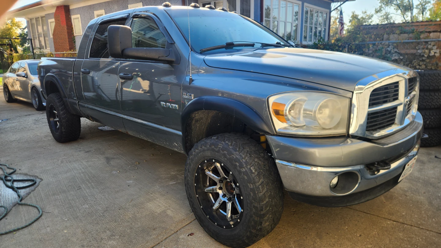 Dodge Ram 1500 SLT 4x4 Hemi