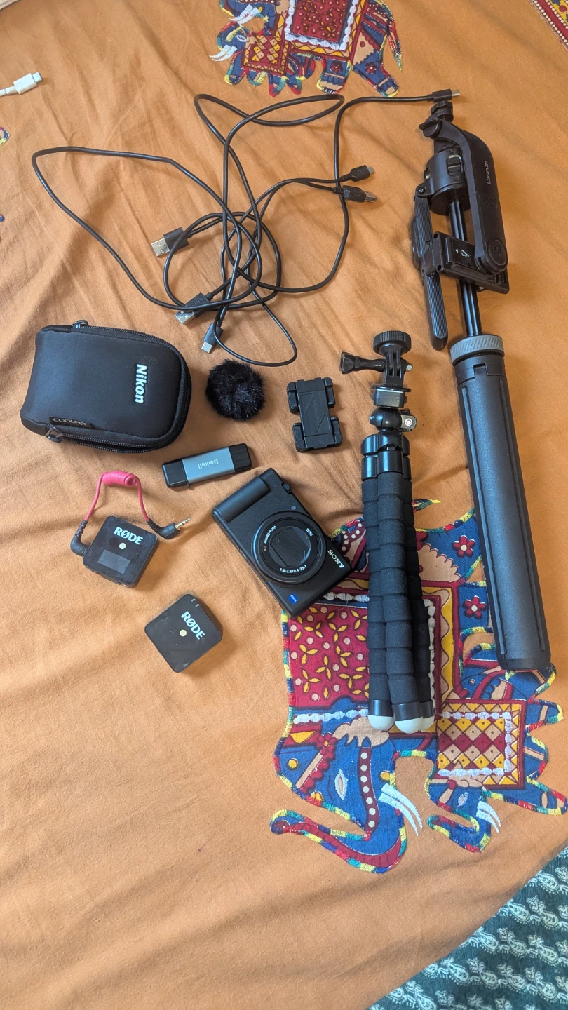 Sony Vlogging Camera Kit with Rode Mic and Tripods