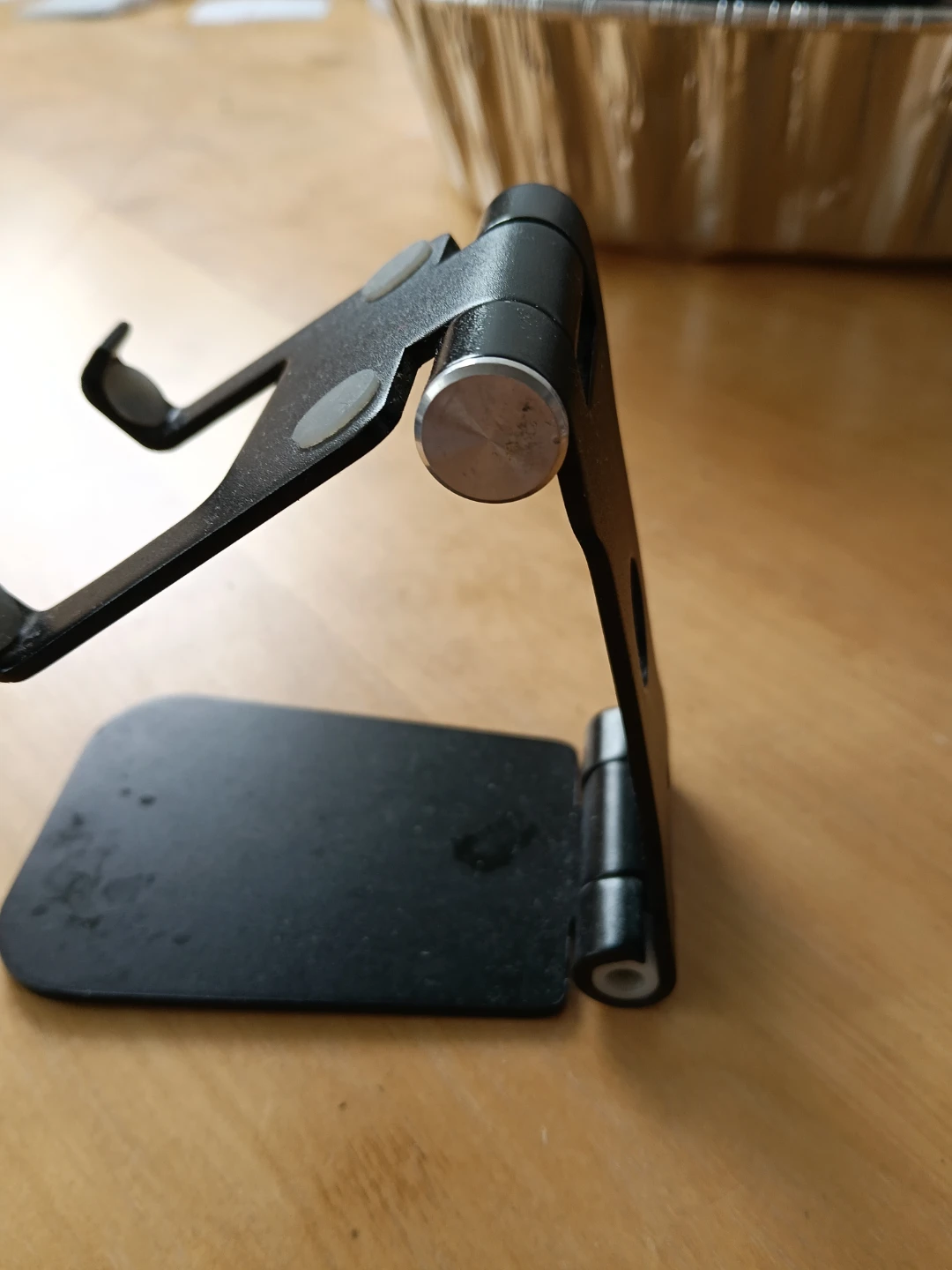 Adjustable black phone stand - photo 2