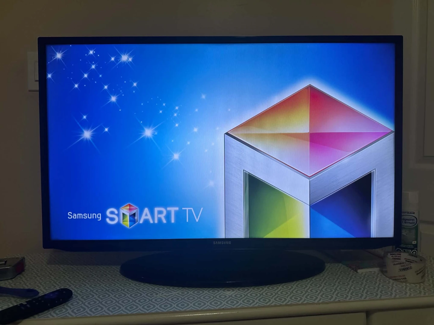 Samsung Smart TV with Roku 40’