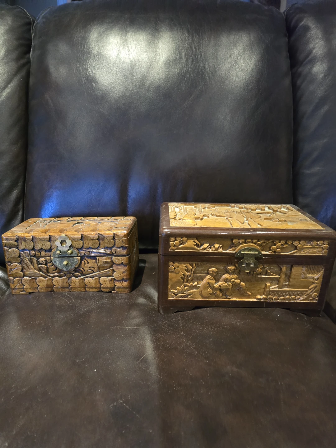 Set of two decorative carved wooden boxes - photo 3