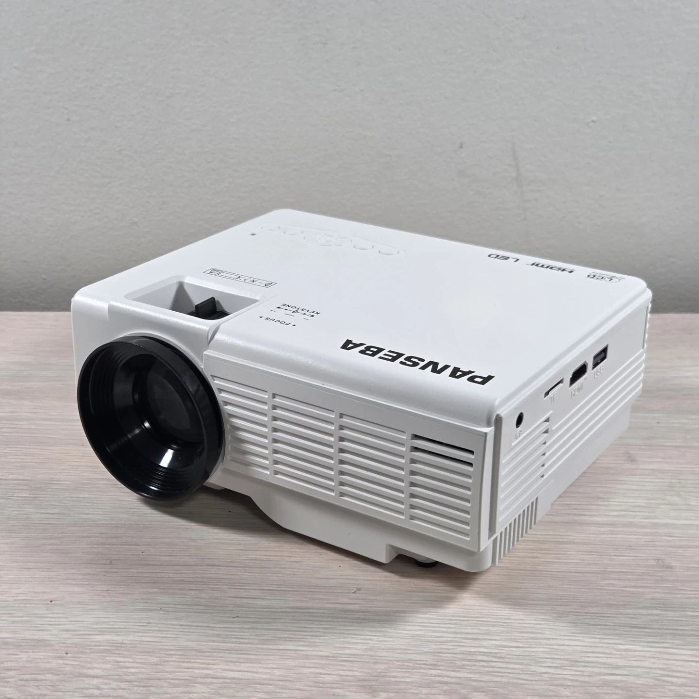 LED Smart Projector with Screen - photo 2