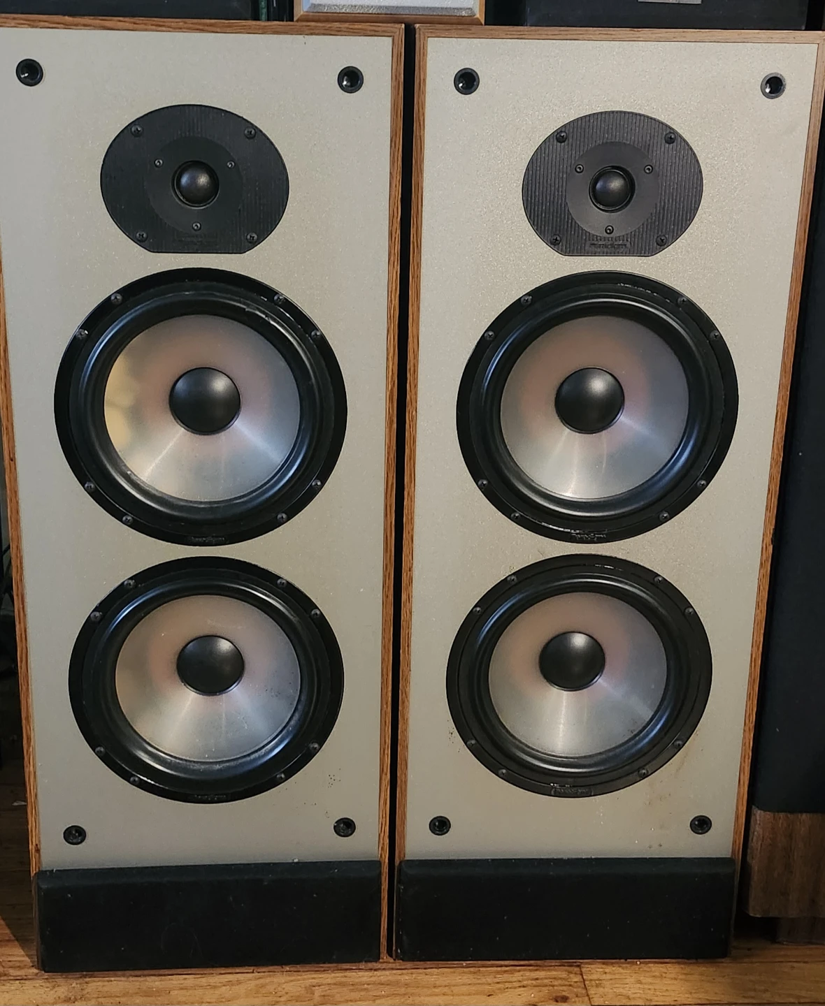 Pair of Paradigm 9se Mk II Speakers