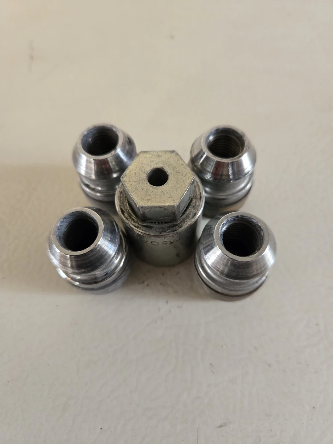 4 Lock Nuts With Key 12mm-1.5 - photo 2