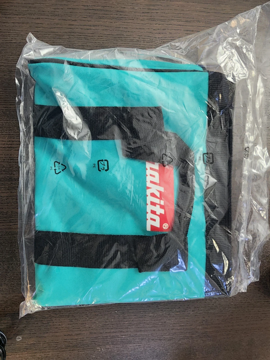 New makita 18v battery 4ah & charger with bag - photo 2
