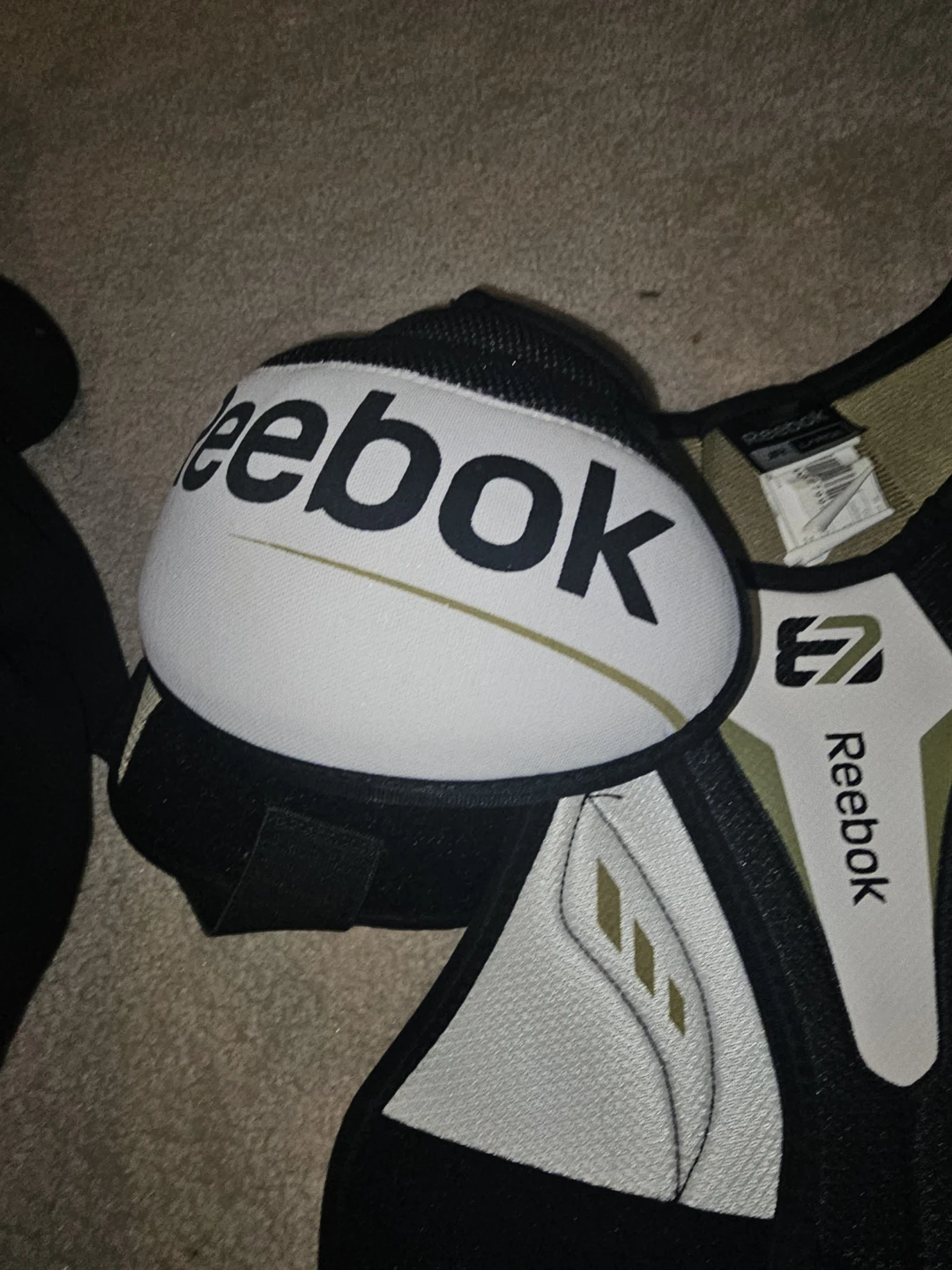 REBOK Hockey Chest & shoulder Protecor Size JR large - photo 3
