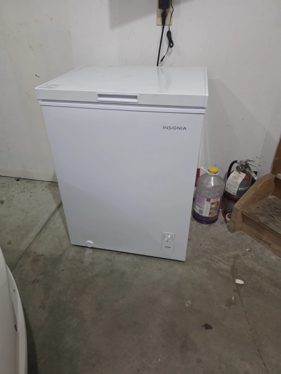 Insignia White Chest Freezer