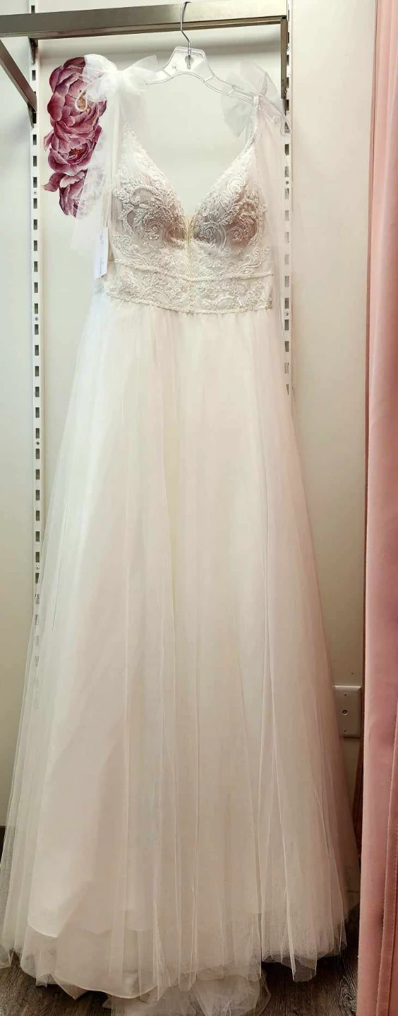 White Tulle Wedding Gown - photo 2