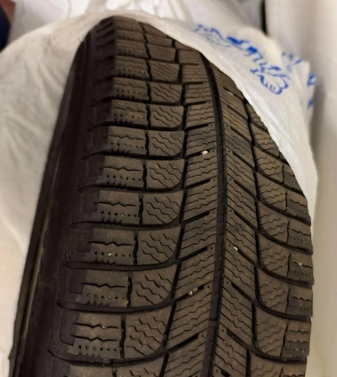 215/60/16, 5 x 114.3 Michelin X-Ice winter tires & rims. - photo 2