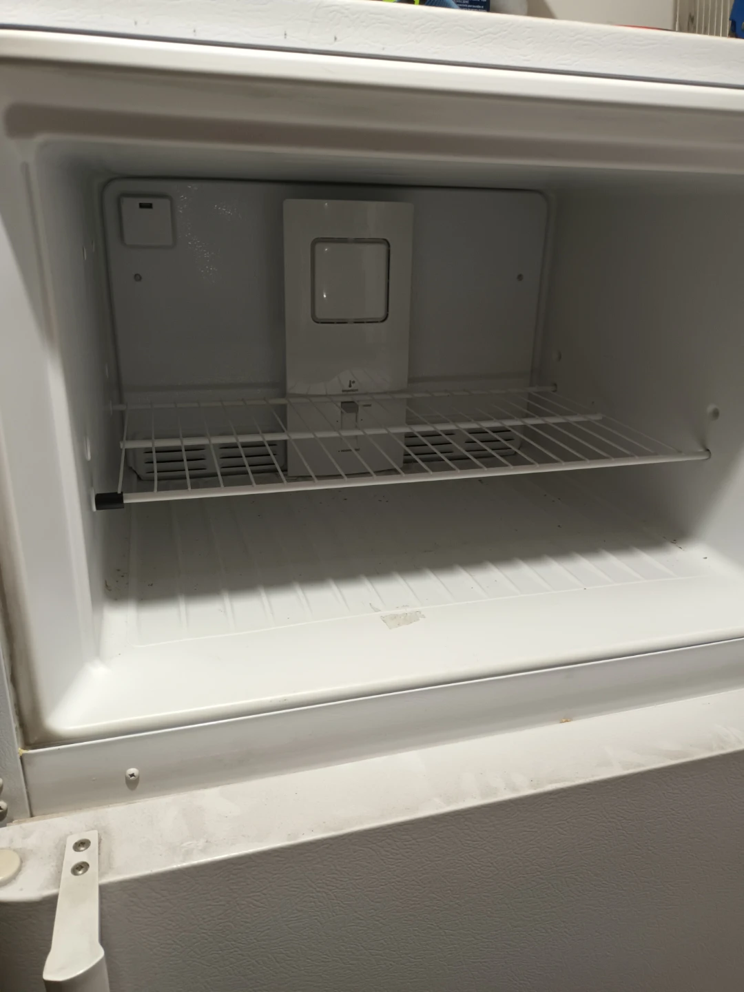 Frigidaire White Top-Freezer Refrigerator - photo 2
