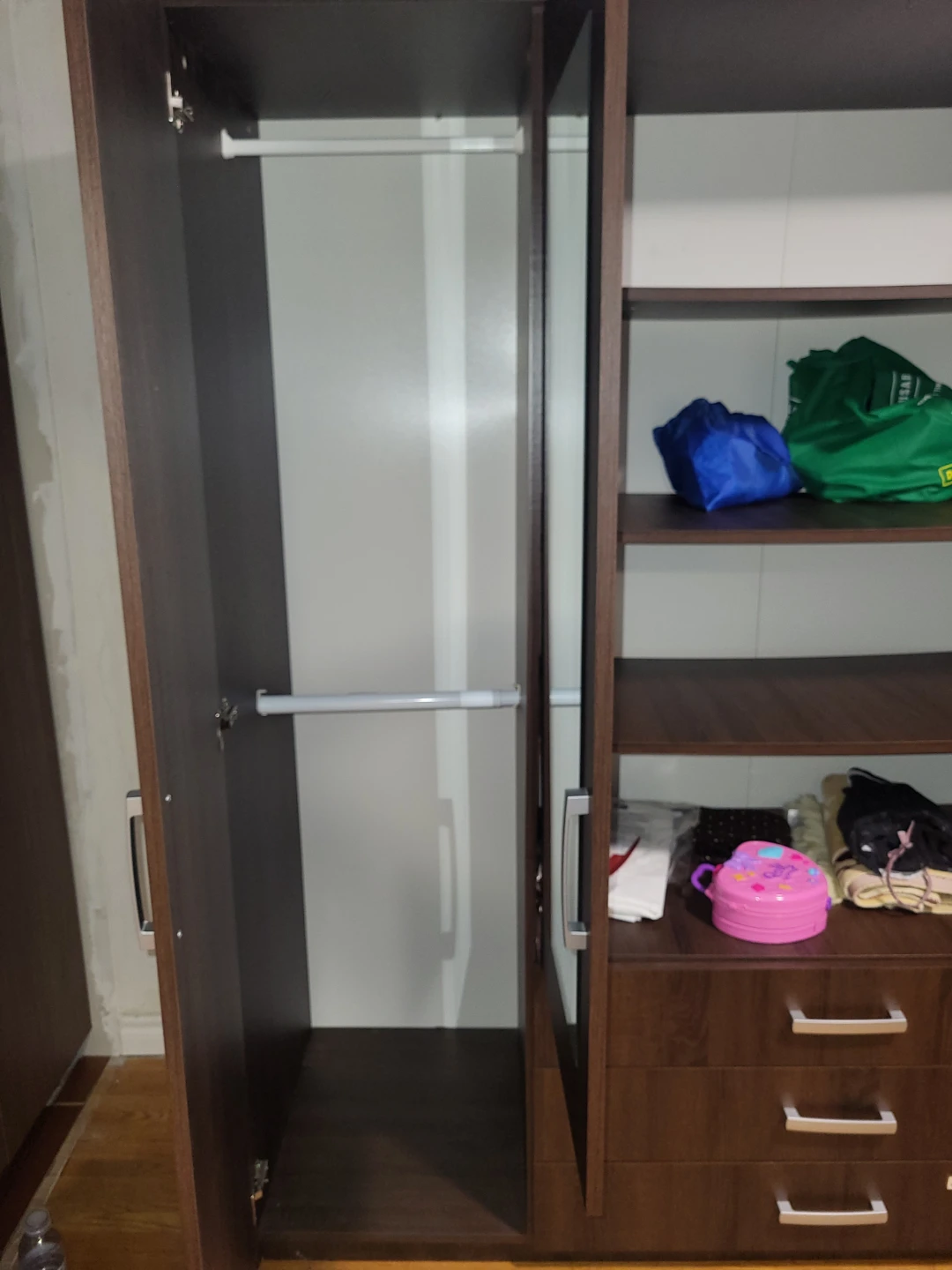 Large Wooden Wardrobe with Mirrored Doors - photo 4