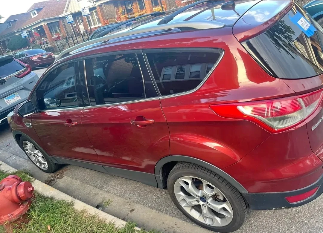 Red Ford Escape SUV 2014 - photo 2