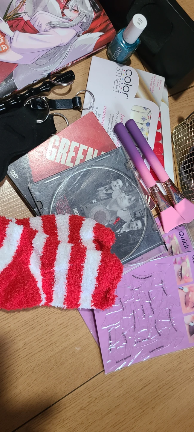 Assorted Beauty and Accessory Bundle - photo 4