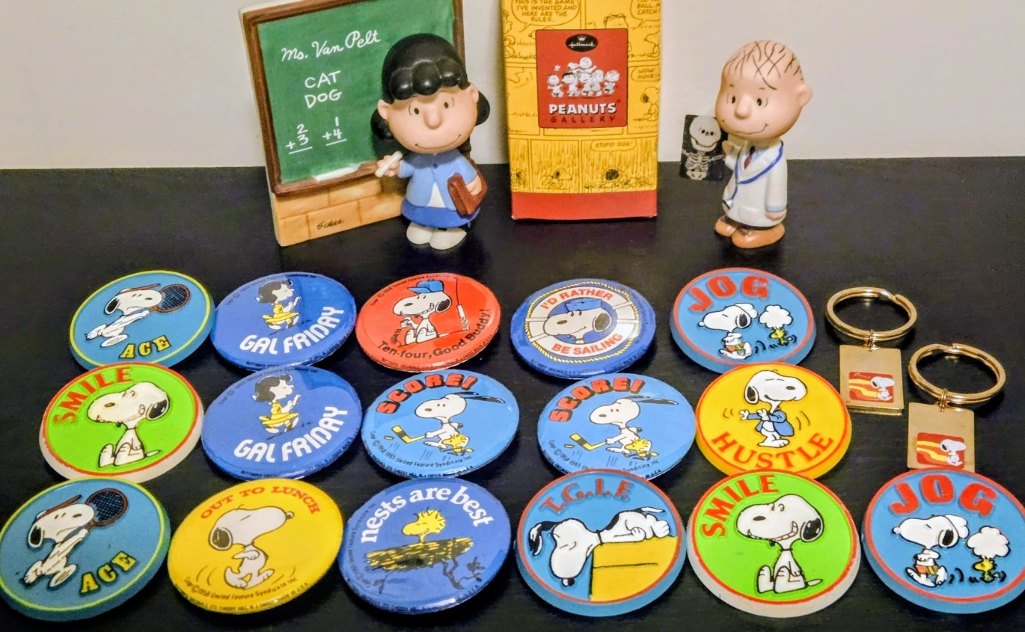 Vintage Peanuts/Snoopy, Pinbacks, Figurines, Keychains