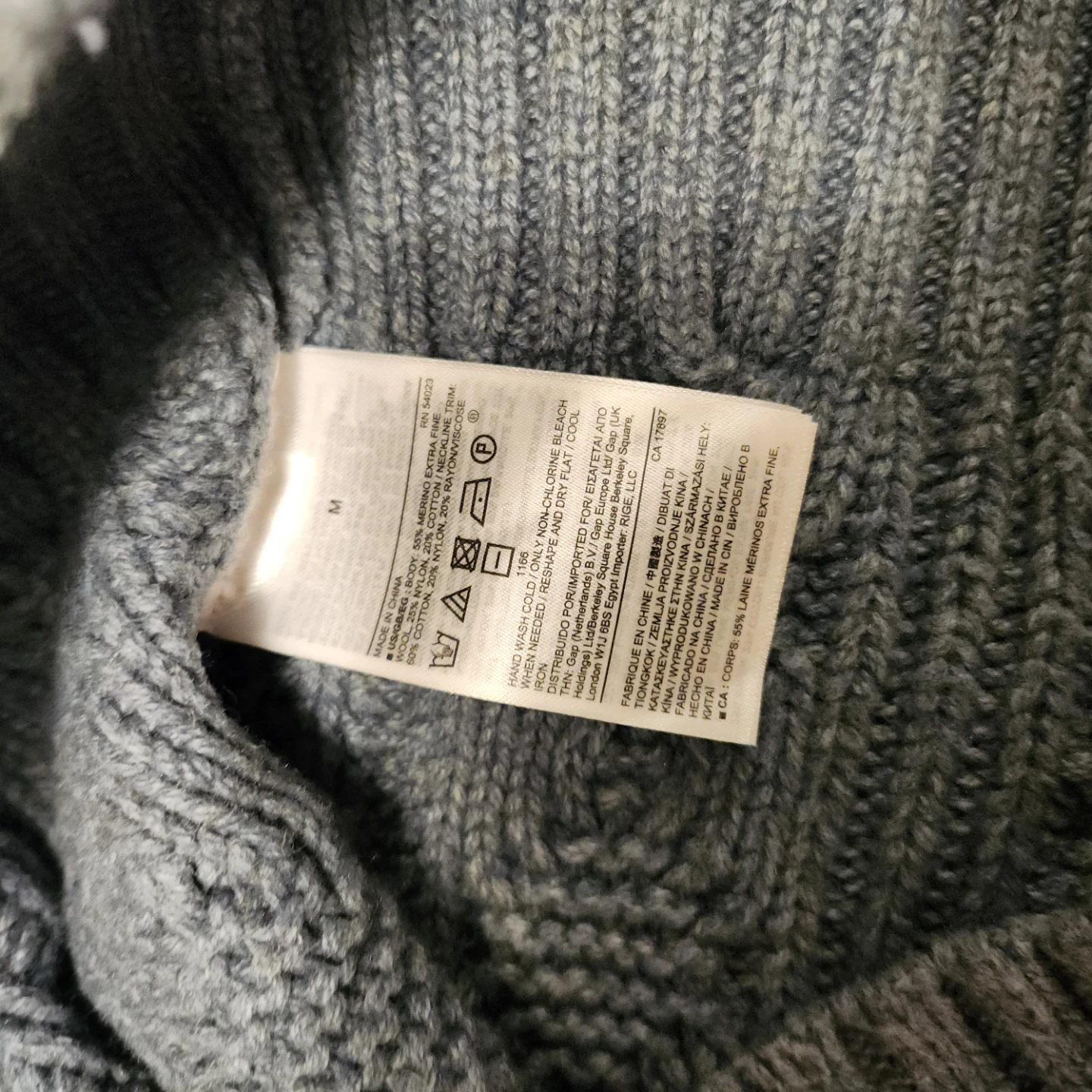 Banana Republic Cable-Knit Sweater - photo 2