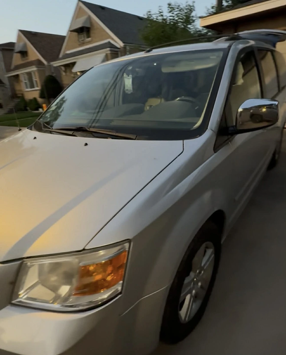 Dodge Grand Caravan Silver Minivan - photo 4
