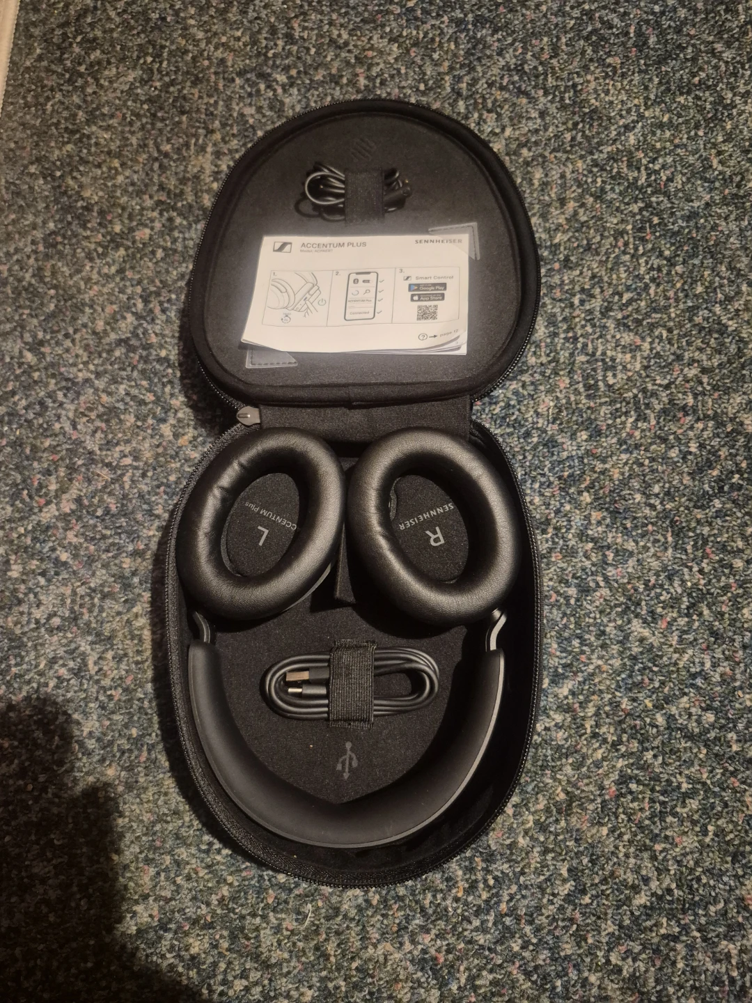 Sennheiser Accentum Plus Wireless Headphones