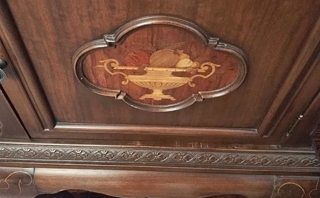 Elegant Traditional Wood Sideboard | SATURDAY PICKUP ONLY - photo 3