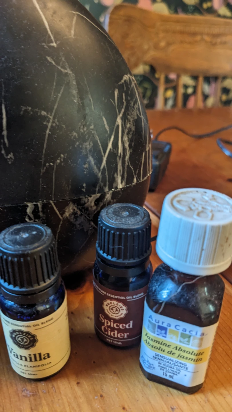 Saje Aroma Breeze Diffuser with Assorted Essential Oils - photo 3