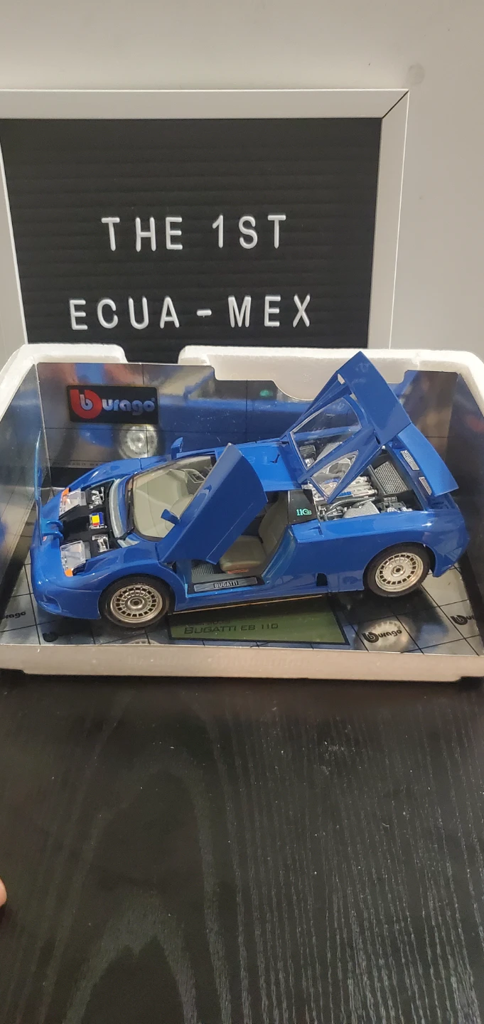 Bburago Bugatti EB 110 1/18 Diecast Model Car - photo 2