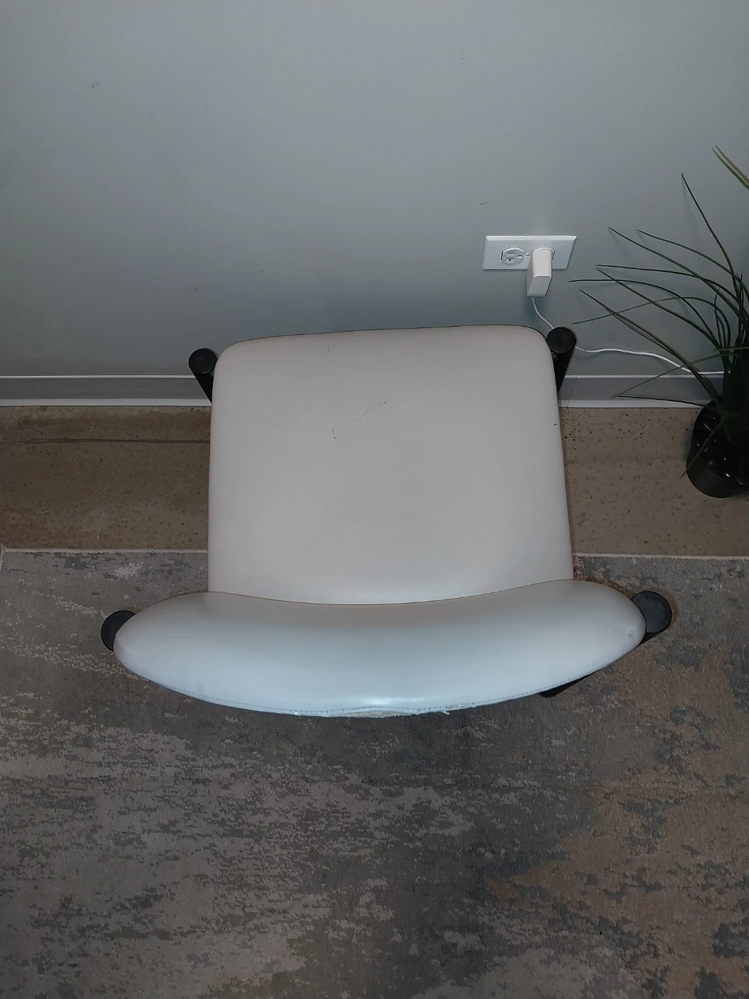 Modern Gray Faux Leather Accent Chair — Clean & Stylish - photo 5