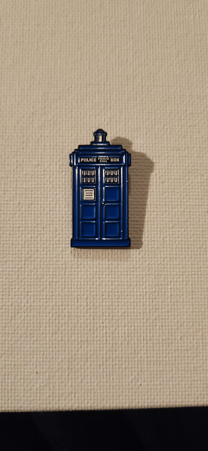 Doctor Who TARDIS Enamel Pin