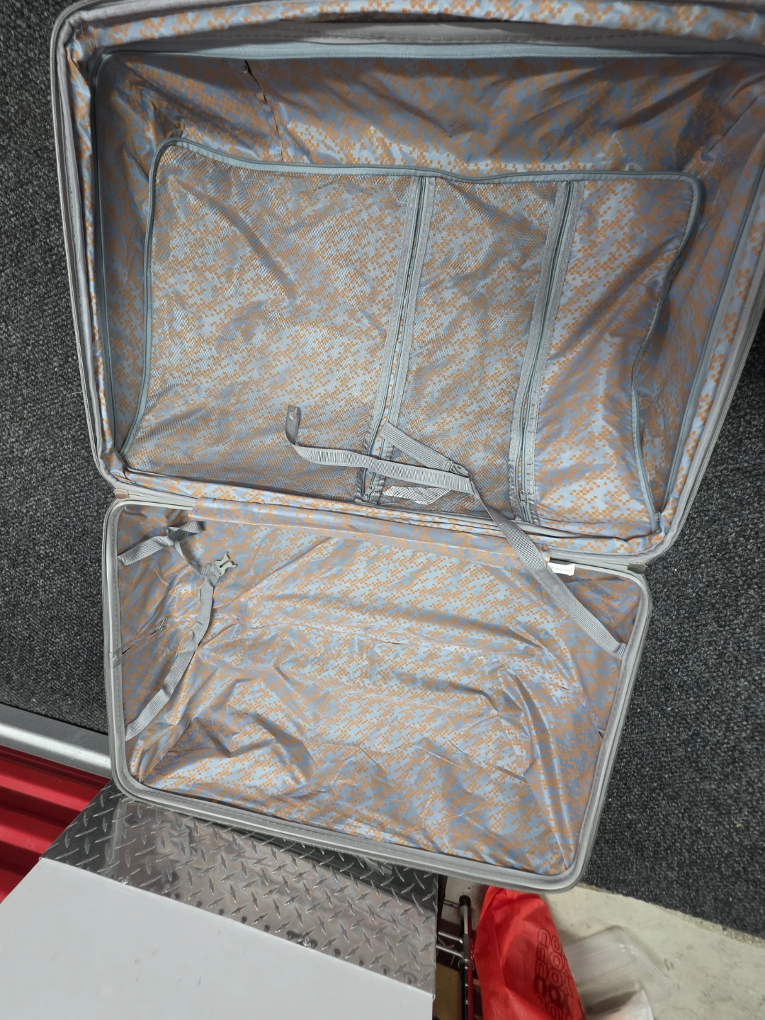 Wisdom Gray Hard-Shell Suitcase - photo 2
