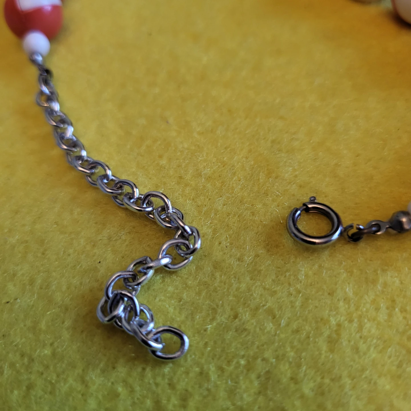 Vintage red and white beaded necklace - photo 3