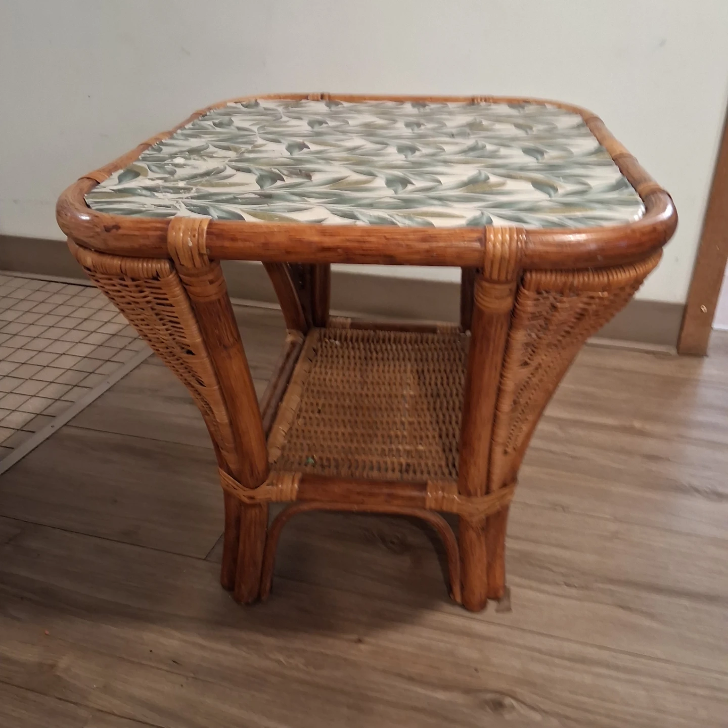 VINTAGE BAMBOO/ RATTAN GLASS TOP SM. C.TABLE Wt SHELF